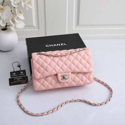 Chanel

with box
🎁🎁🎁

110 dhs✅
good quality

Zain143
♥️♥️♥️