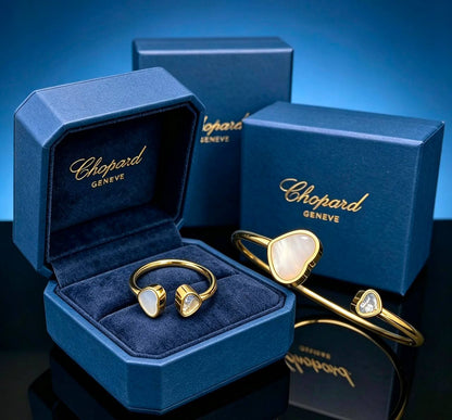 CHOPARD

BANGLE & RING
SET ✨💫

WITH SMALL BOX AND PAPER BAG 🛍️🎁

90 DHS🇦🇪

Zain89
♥️♥️♥️