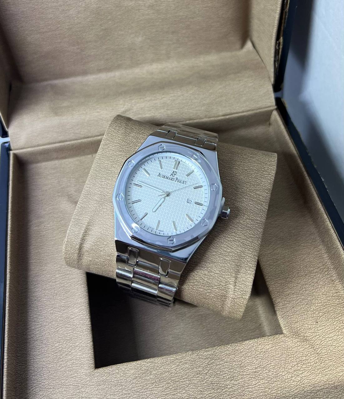 Omega - Rolex - Bvlagri
70 dhs🪙💕

Zain37
♥️♥️♥️