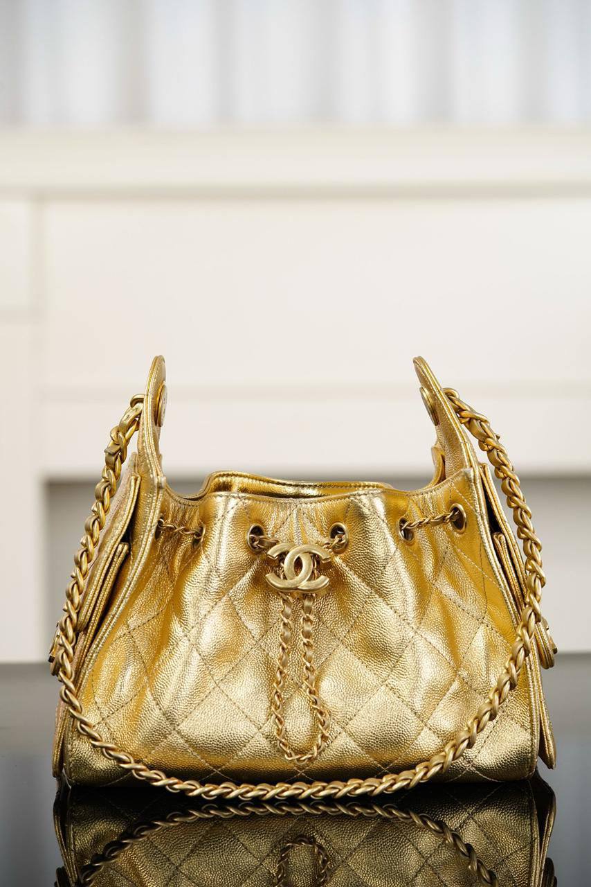 Chanel
   •Top Quality
  • Size:22cm
  •Price: 2350 Dhs💓💓💓

Zain255
♥️♥️♥️