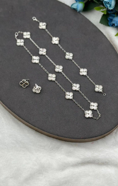 VCA SET 
10 flower necklaces 😍
5 flower bracelet❤️
One flower earring✨
One flower ring 💍 available size👇
6,7,8,9
With normal boxes 🗃️ 
280 dhs✅

With master box 📦 
350 dhs✅

Zain216
♥️♥️♥️