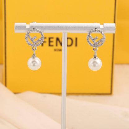 Fendi earrings* ☘️
Master quality 

45 dhs🪙🌨️
normal box 📦

Zain48
♥️♥️♥️