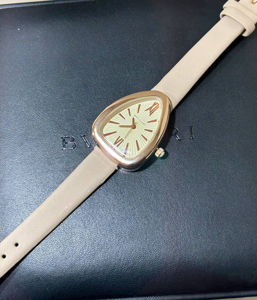 Bvlgari
good quality
150 dhs✅

Zain264
♥️♥️♥️
