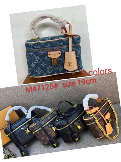 LV
95 dhs✅
with box
size 19cm

Zain26
♥️♥️♥️