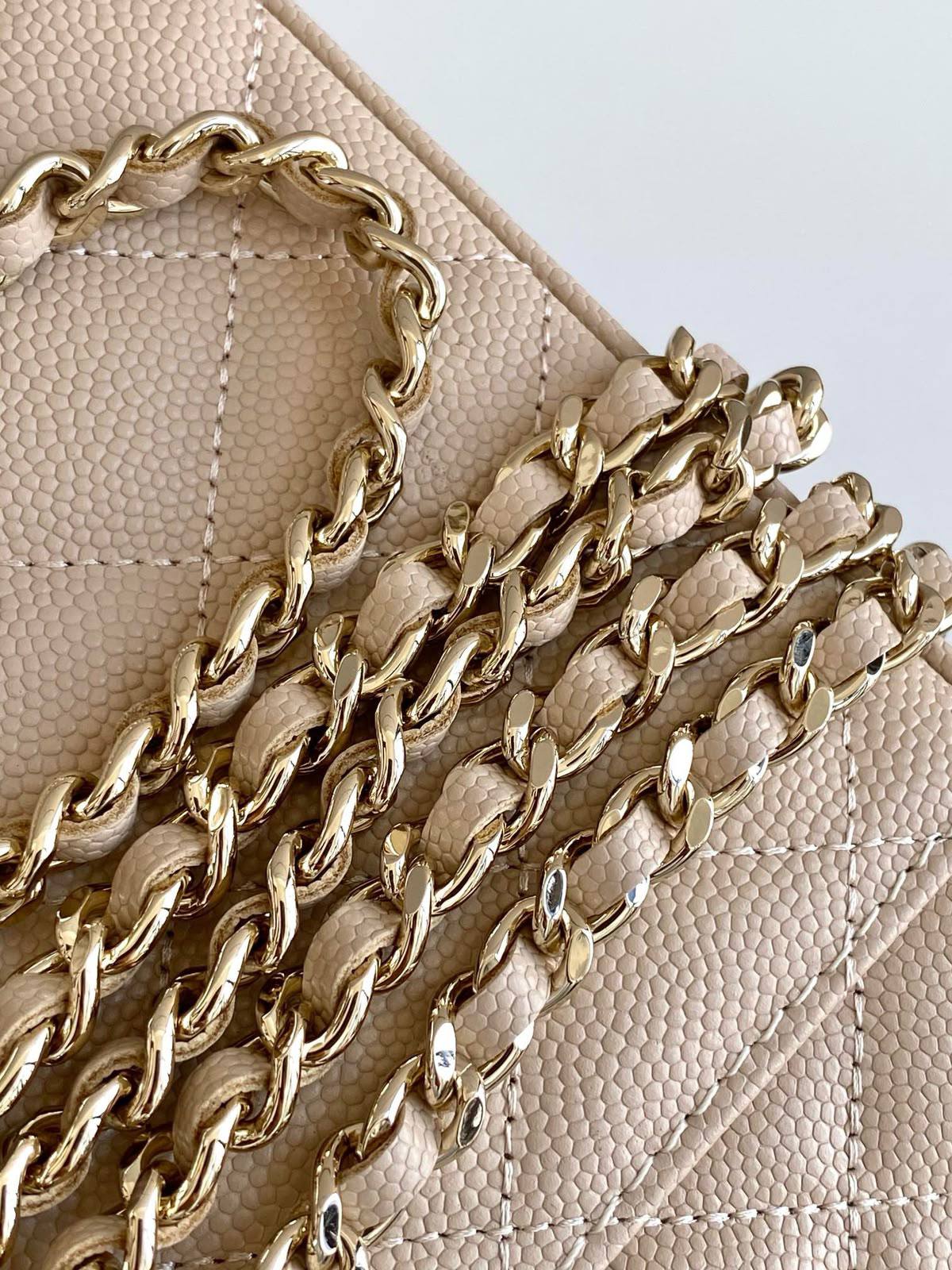 CHANEL GOOD QUALITY 
WITH BOX   
100 dhs✅

Zain295
♥️♥️♥️