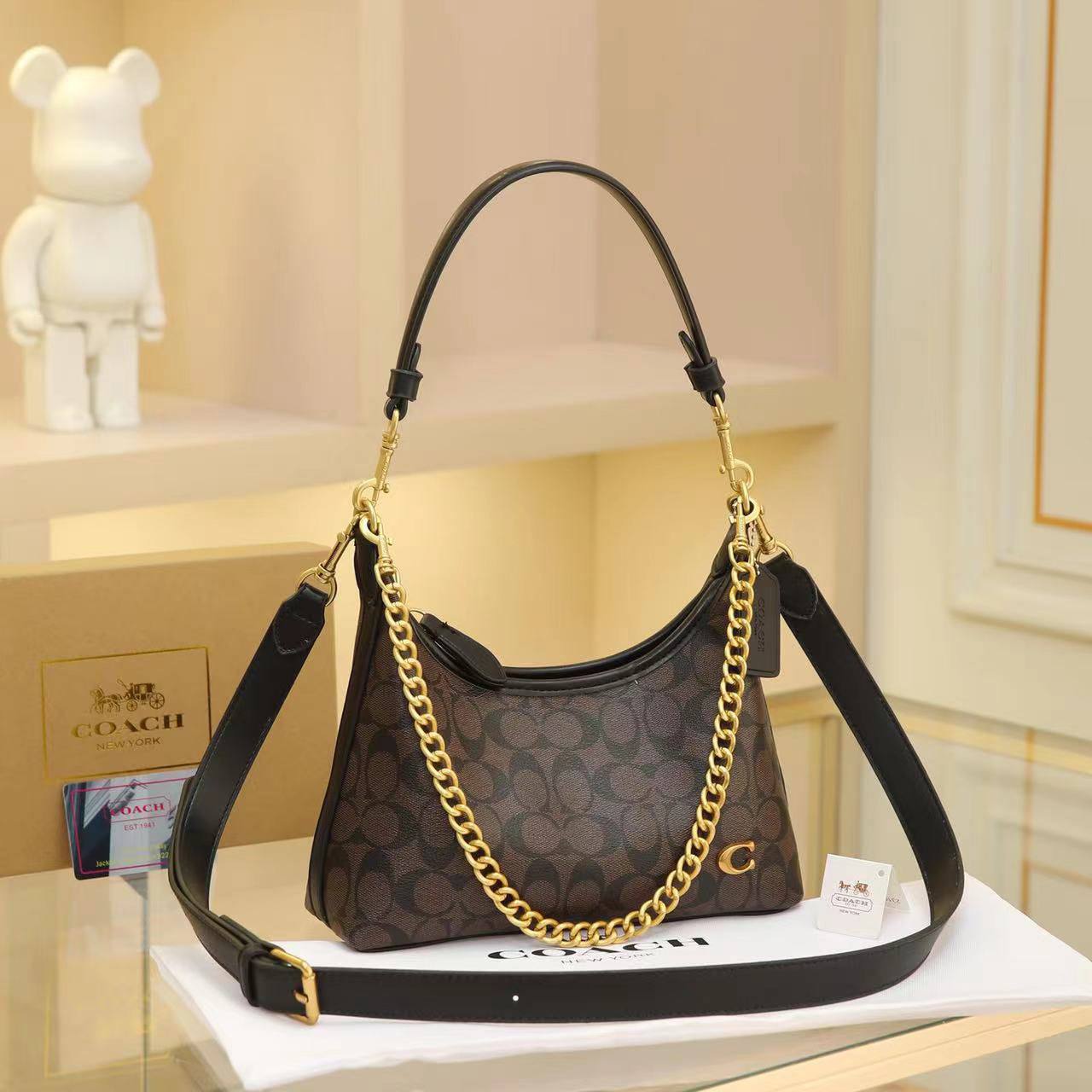 Coach
100 dhs✅

Zain244
♥️♥️♥️