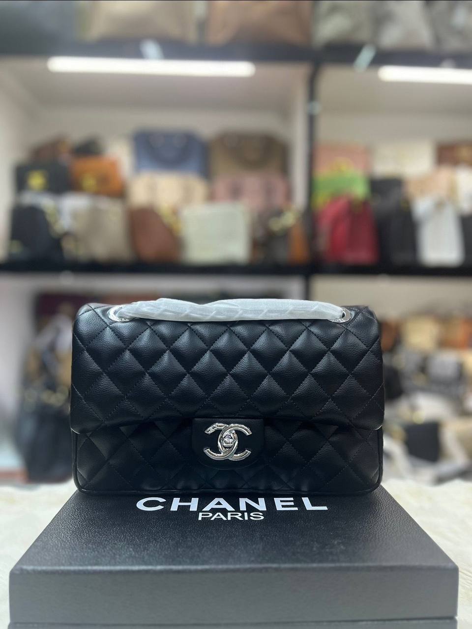 Chanel
Good Quality 

With Box 
🎁🎁🎁

105 dhs🪙🌨️

Zain250
♥️♥️♥️