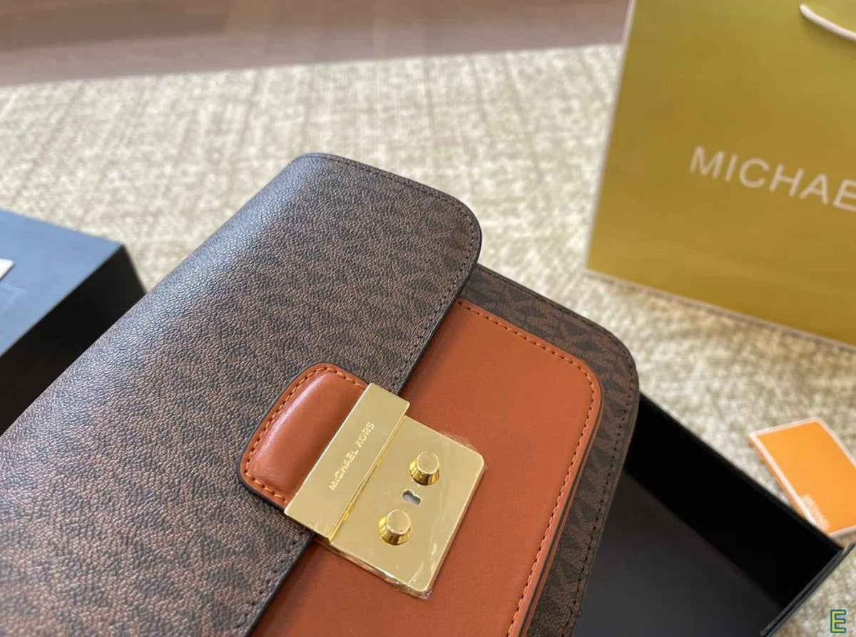 Mk

New came
Good quality
With box

90 dhs🇦🇪🇦🇪

Zain295
♥️♥️♥️