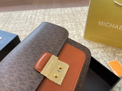 Mk

New came
Good quality
With box

90 dhs🇦🇪🇦🇪

Zain295
♥️♥️♥️