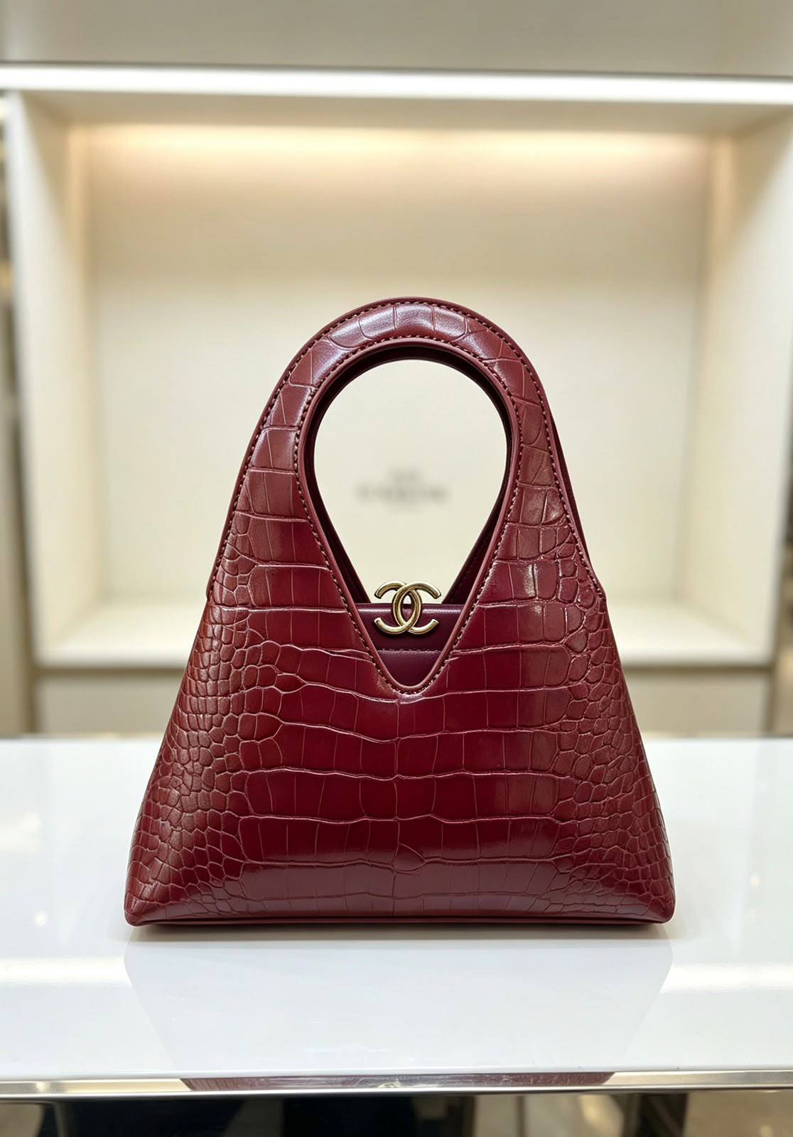 Chanel
23cm
150 dhs🇦🇪🇦🇪

with box
Zain118
♥️♥️♥️