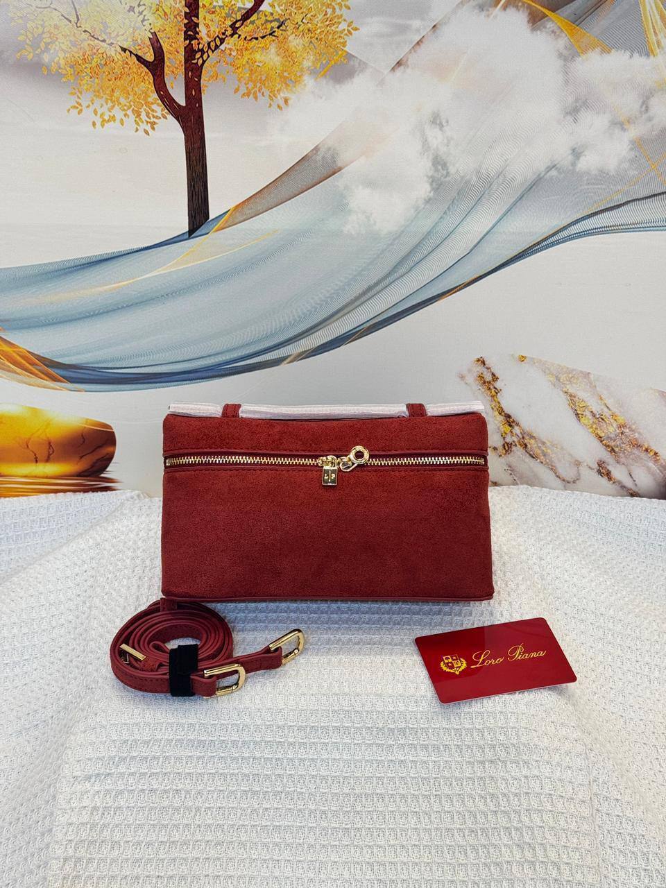 Loro Piana
Best quality 
with box’s 
🎁🎁🎁

80 dhs🪙🖤

size 19cm

Zain158
♥️♥️♥️