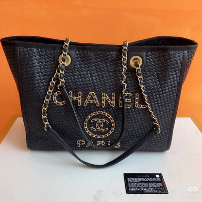 Chanel 
Master🌹🌹🌹
240 dhs✅

Zain10
♥️♥️♥️
