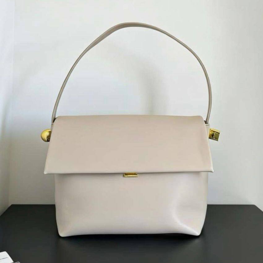 JACQUEMUS 
COPY ONE 
140 dhs✅

Zain39
♥️♥️♥️