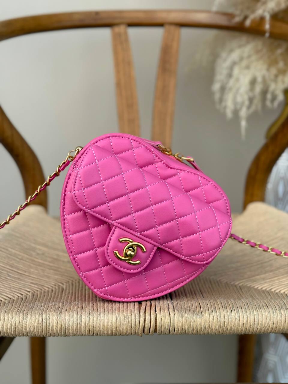 CHANEL
19cm
340 dhs🇦🇪🇦🇪
Top quality 
With box🎁

Zain167
♥️♥️♥️
