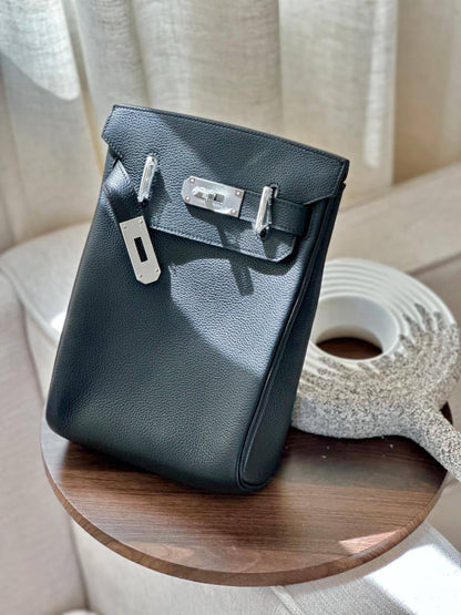 HERMES 
*❗️SHOULDER BAG❗*
*SUPER MASTER QUALITY ❗*
2700 dhs✅
*BOX WITH  PAPERBAG❗*

Zain267
♥️♥️♥️