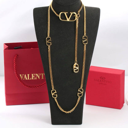 Valentino Necklace
90 dhs🪙🌨️ 
With Box And Paper Bag
🎁🎁🎁

Zain89
♥️♥️♥️