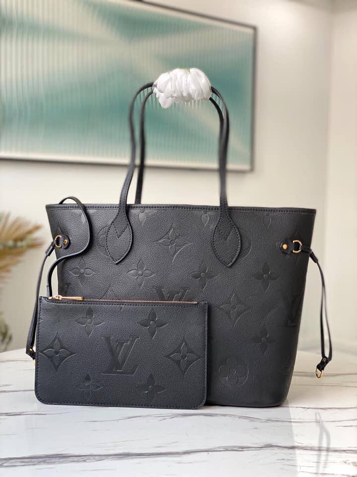 LV
Best quality

With box’s
🎁🎁🎁

95 dhs💓
size 41cm

Zain158
♥️♥️♥️