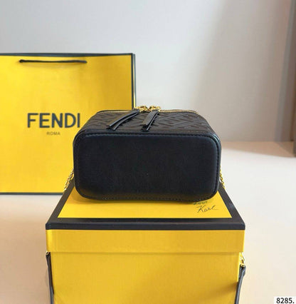 FENDI 

RESTOCK GOOD QUALITY 
WITH BOX 
🎁🎁🎁

90 dhs❣️

Zain39
♥️♥️♥️