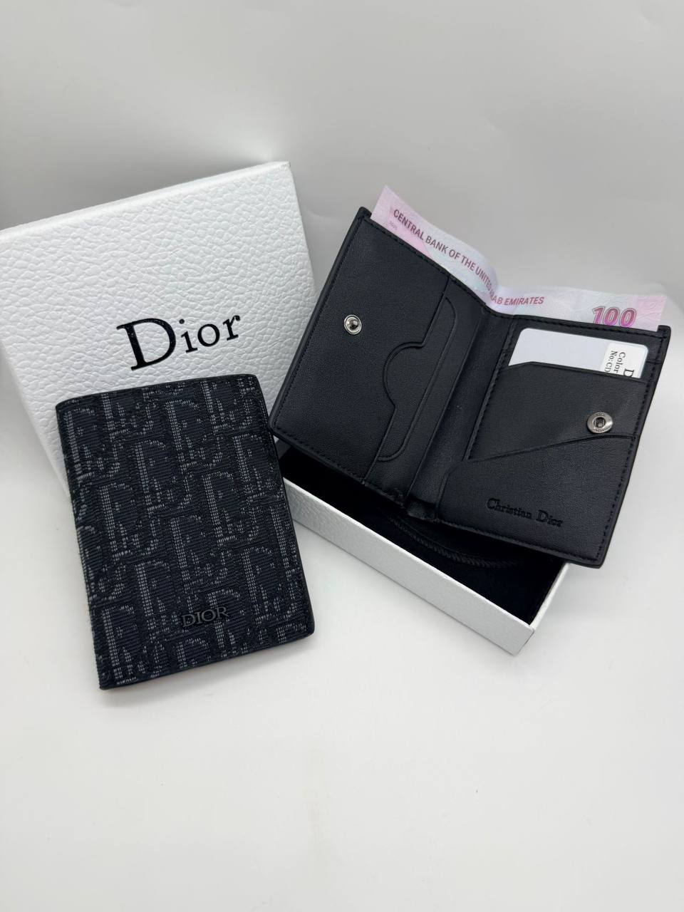 Wallets 

with box
🎁🎁🎁

65 dhs✅
good quality

Zain33
♥️♥️♥️