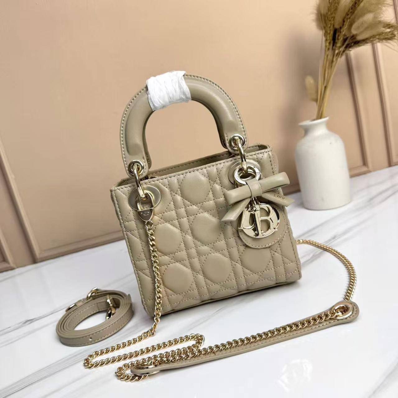 Dior
master💓
300 dhs✅

Zain153
♥️♥️♥️
