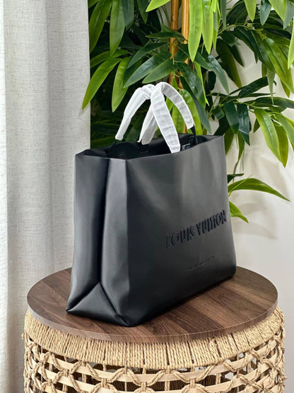 LV
*❗️SHOPPER TOTE MM ❗*
*SUPER MASTER QUALITY ❗*
1250 dhs✅
*WITH  PAPERBAG❗*

Zain267
♥️♥️♥️
