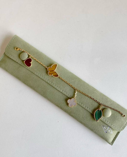 VCA ❤️‍🔥*
Bracelet 🐦‍🔥
Master quality 💯
With normal boxes 📦 
70 dhs✅

With master box 🗃️ 
95 dhs✅

Zain216
♥️♥️♥️