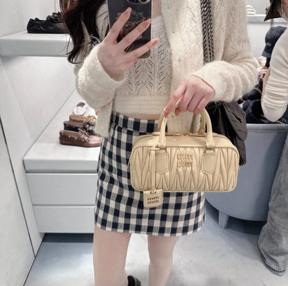 MIU MIU 

NEW CAME 
HIGH QUALITY 

WITH BOX 
115 dhs🇦🇪🇦🇪

Zain39
♥️♥️♥️