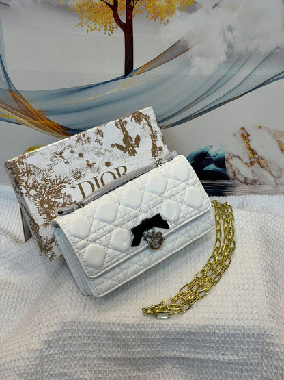 DIOR

Best quality 
with box

105 dhs🇦🇪🇦🇪


size 21CM

Zain290
♥️♥️♥️