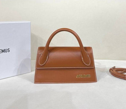 Jacquemus 
Good Quality 
With Box 
🎁🎁🎁

105 dhs🪙🌨️

Zain250
♥️♥️♥️