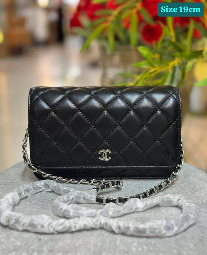 Chanel
Good quality 

with box 
🎁🎁🎁

90 dhs🌺

Zain186
♥️♥️♥️