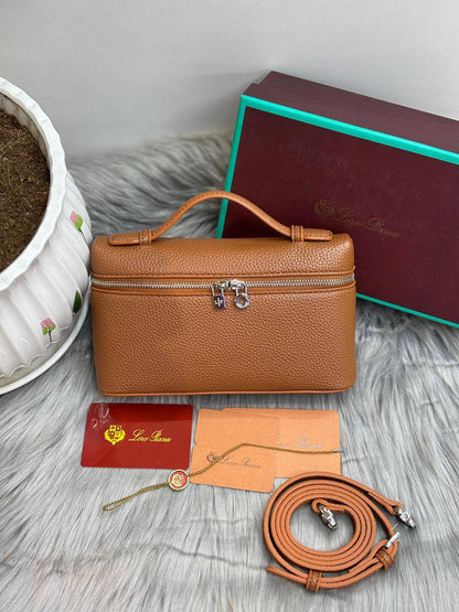 loro piana
SIZE  ………21CM 🥰

80 dhs🪙🌨️

with BOX
🎁🎁🎁

Zain244
♥️♥️♥️