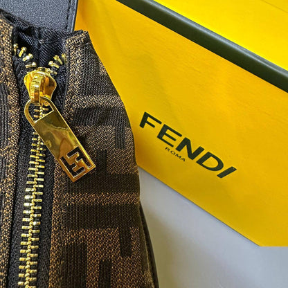 FENDI 
GOOD QUALITY 
WITH BOX
100 dhs🇦🇪🇦🇪

Zain17
♥️♥️♥️