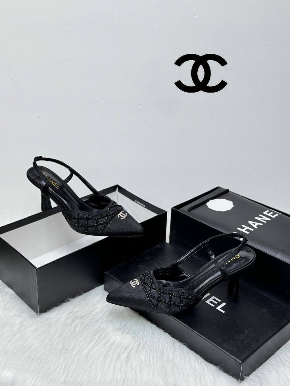 𝗖𝗛𝗔𝗡𝗘𝗟 
💯high quality
Size 36-37-38-39-40-41
110 dhs🪙🌨️

Zain86
♥️♥️♥️