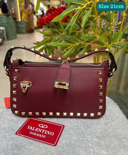 Valentino
Good quality 
with box 🎁🎁🎁

115 dhs💓

Zain186
♥️♥️♥️