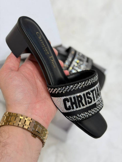 DIOR
💎 _*VIP QUALITY +A*_ 💎
Size 37 To 41
450 dhs✅

Zain292
♥️♥️♥️
