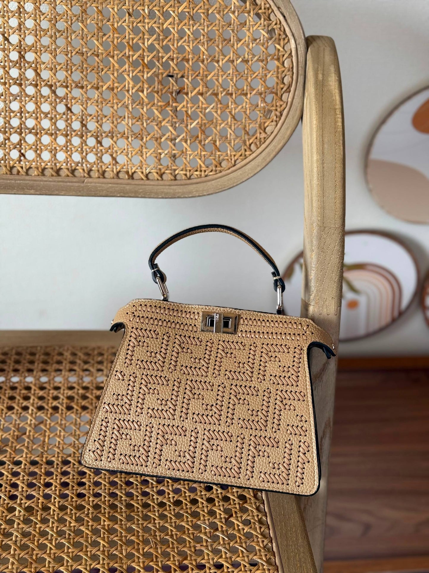 New Collection✨✨✨✨
FENDI
20cm
430 dhs✅
*MASTER QUALITY*
With box🎁

Zain167
♥️♥️♥️