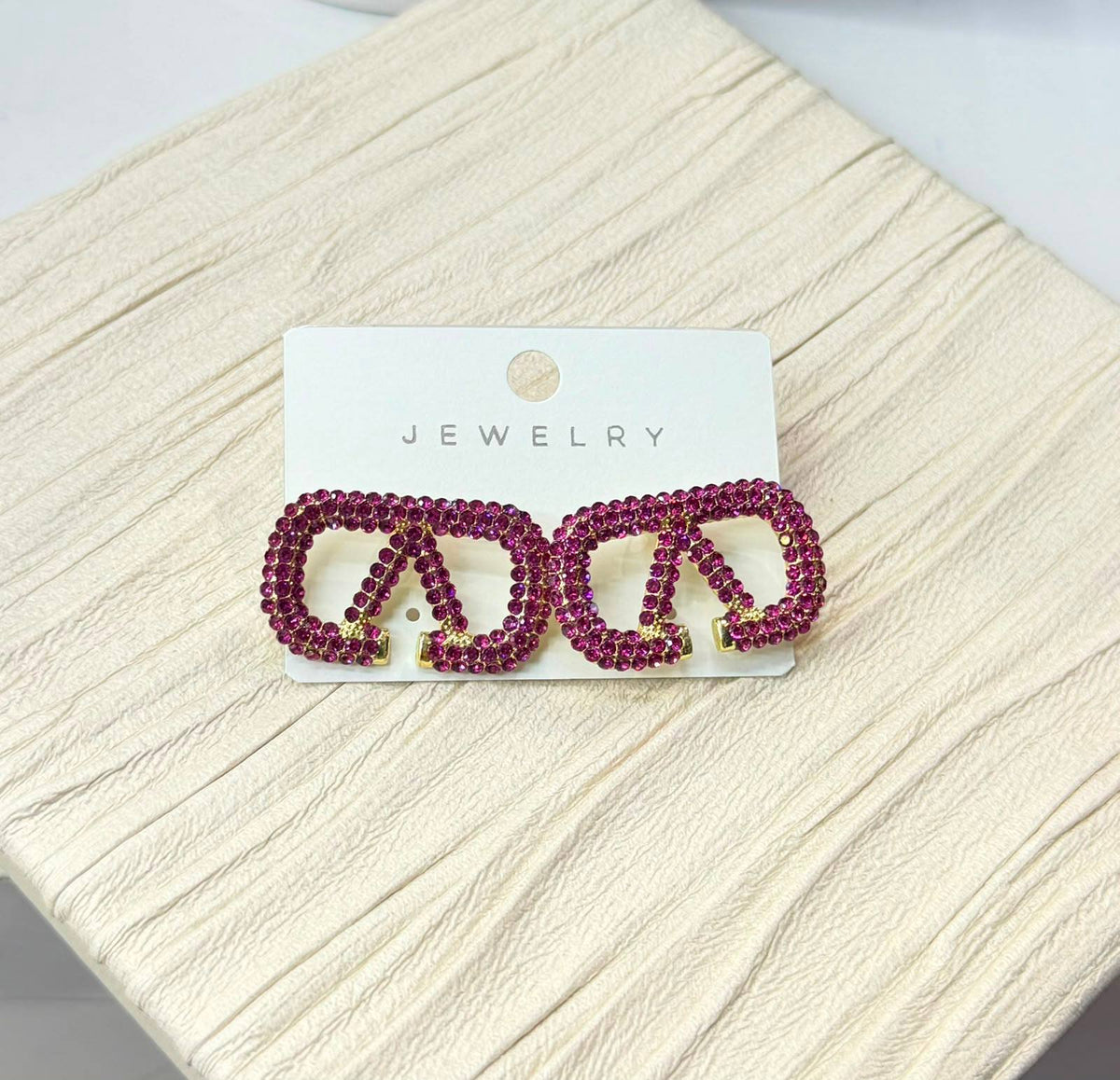 Earring 🦋 Stainless steel 💯 Good quality 🍁

 With black boxes 📦 
20 dhs🇦🇪🇦🇪🇦🇪


With normal box 🗃️

 And paper bag 🛍️ 

30 dhs🇦🇪🇦🇪

Zain216
♥️♥️♥️
