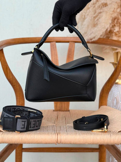 LOEWE
24cm
340 dhs🇦🇪🇦🇪
Top quality 
With box🎁

Zain167
♥️♥️♥️