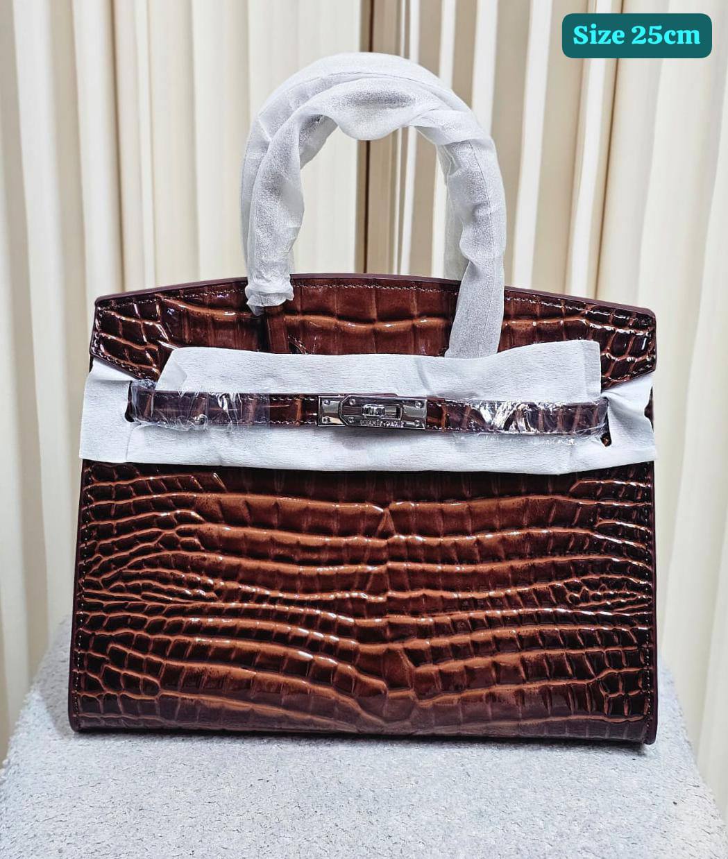 Hermes
Good quality 

with box 
🎁🎁🎁

130 dhs✅

Zain186
♥️♥️♥️