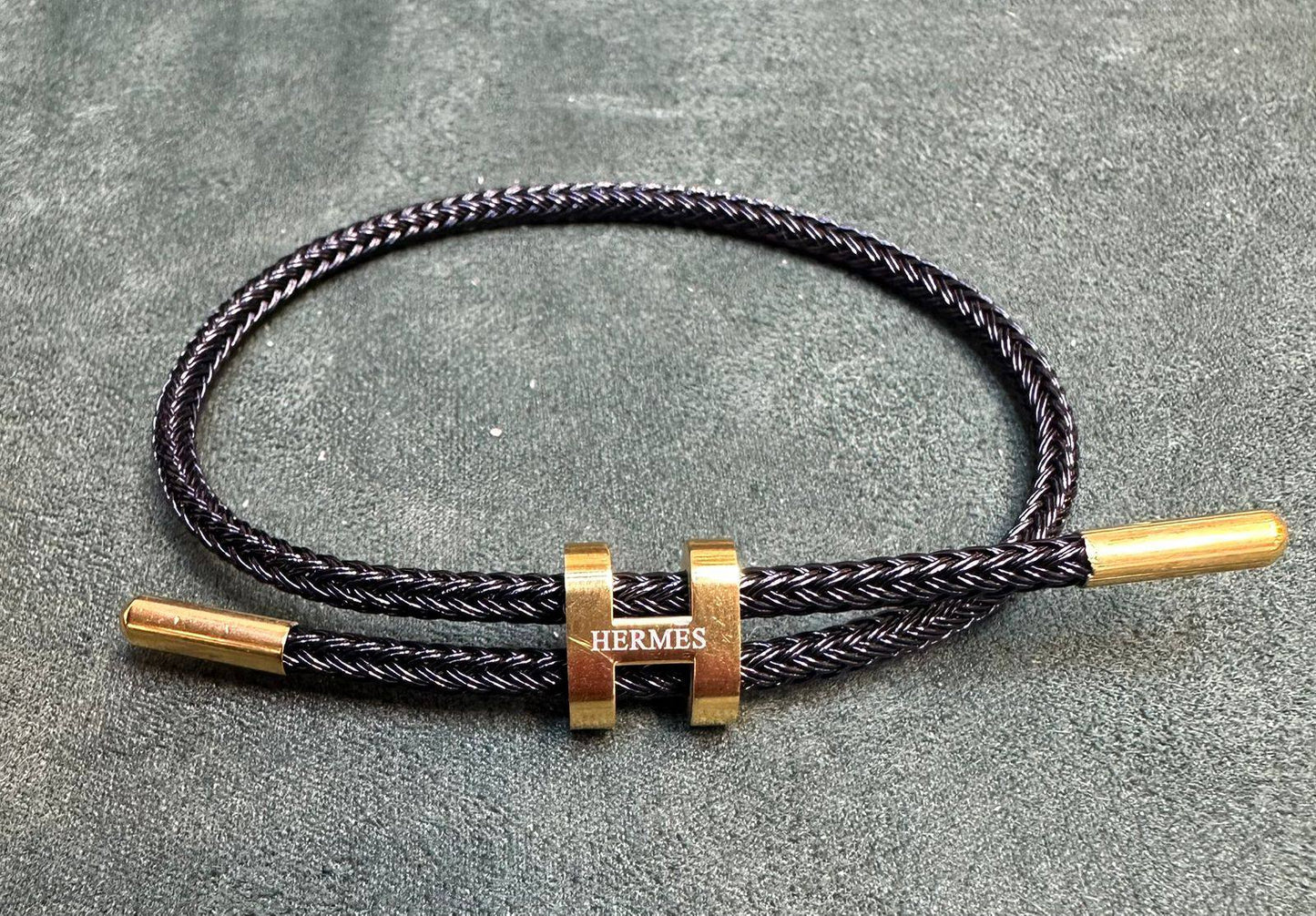 Hot moving 🔥🔥🔥 
Hermes UNISEX Bracelet. 
Water proof 💦💦💦
30 dhs❣️

Zain243
♥️♥️♥️