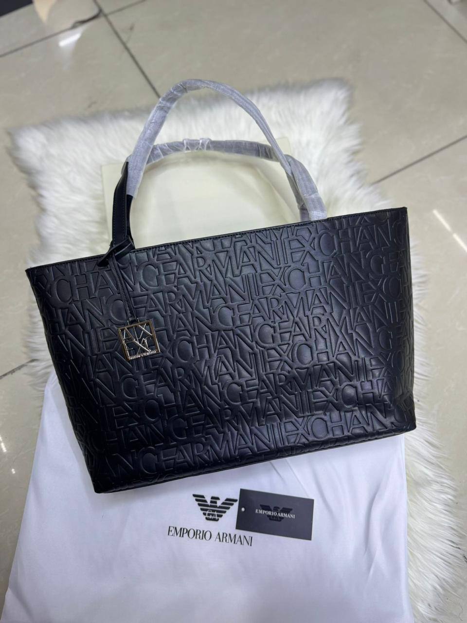 ❤️ Emporio Armani Tote
1⃣️ First quality
Size: 40 * 29 cm
90 dhs🇦🇪🇦🇪

Zain115
♥️♥️♥️