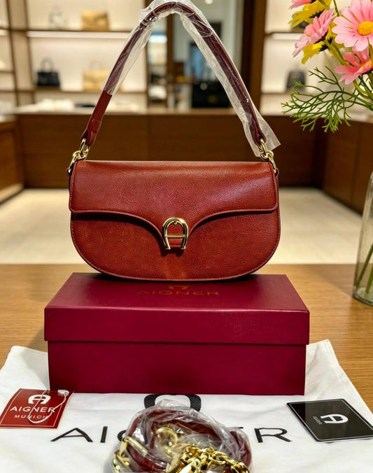 Aigner
100 dhs✅
with box
21.5/7/12

Zain07
♥️♥️♥️