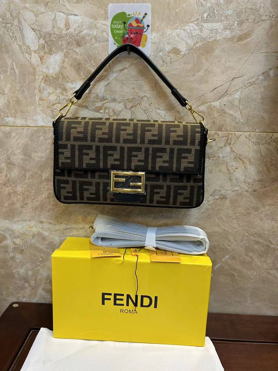 Fendi
with box🎁🎁🎁

110 dhs✅

Zain232
♥️♥️♥️