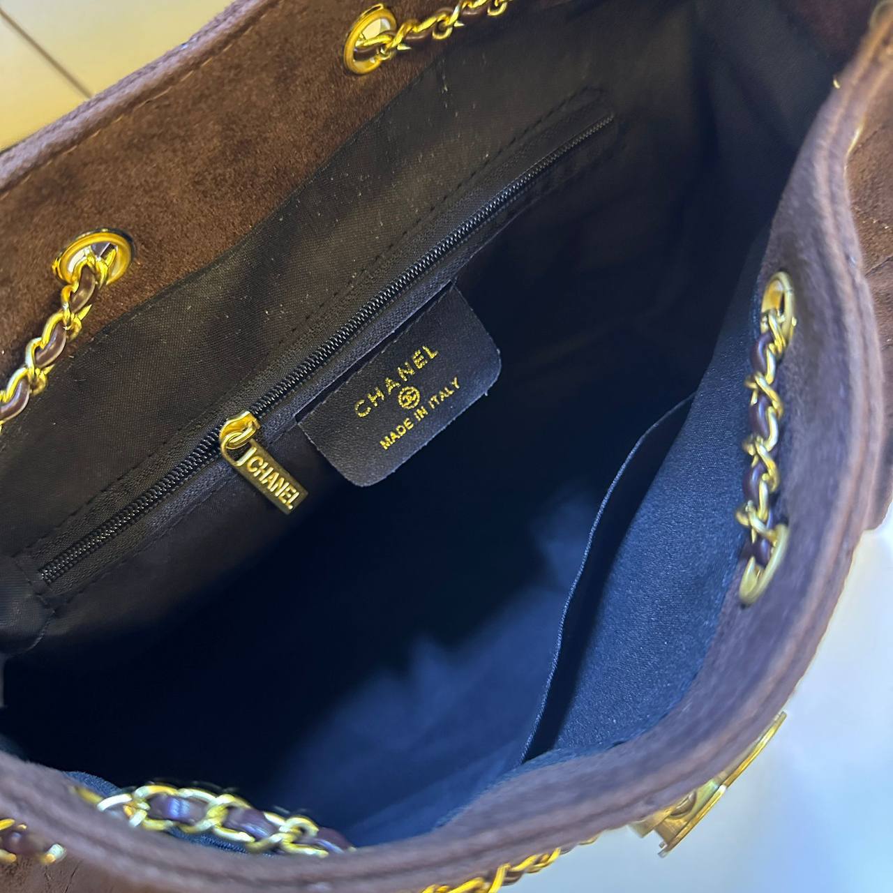 CHANEL 
NEW CAME HIGH QUALITY 
120 dhs
SIZE : 28cm

Zain39
♥️♥️♥️