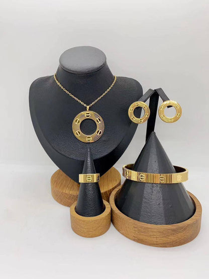 *Stainless steel SET 💯*
Necklace ❤️‍🩹
Earring 🍁
Breslat ❣️
Ring 💍 free size
With normal boxes 📦 
And paper bag 🛍️
45 dhs🪙🌨️

Zain216
♥️♥️♥️