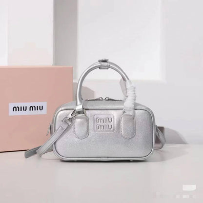 Miumiu Long
Size : 23 * 8 * 11 cm

90 dhs🪙💕

with box🎁

Zain115
♥️♥️♥️
