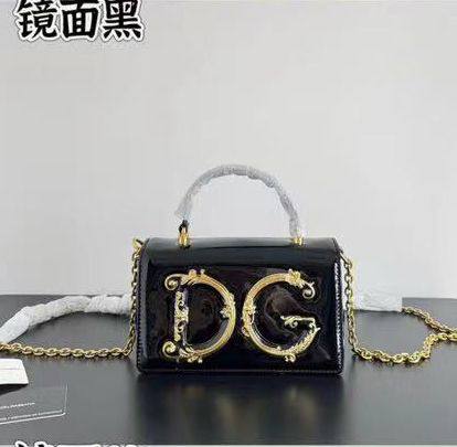 D&G
115 dhs🪙🌨️

Zain143
♥️♥️♥️