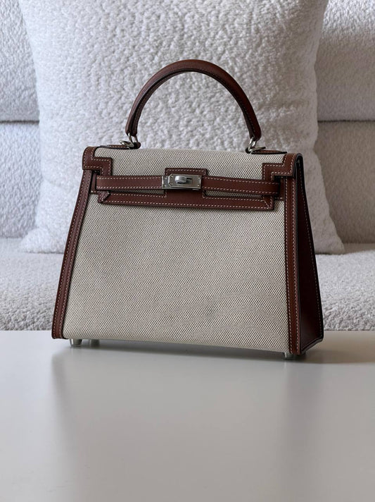 Hermes kelly 25cm💕master quality😍

with box❤️
🎁🎁🎁

480 dhs🪙💚

Zain52
♥️♥️♥️