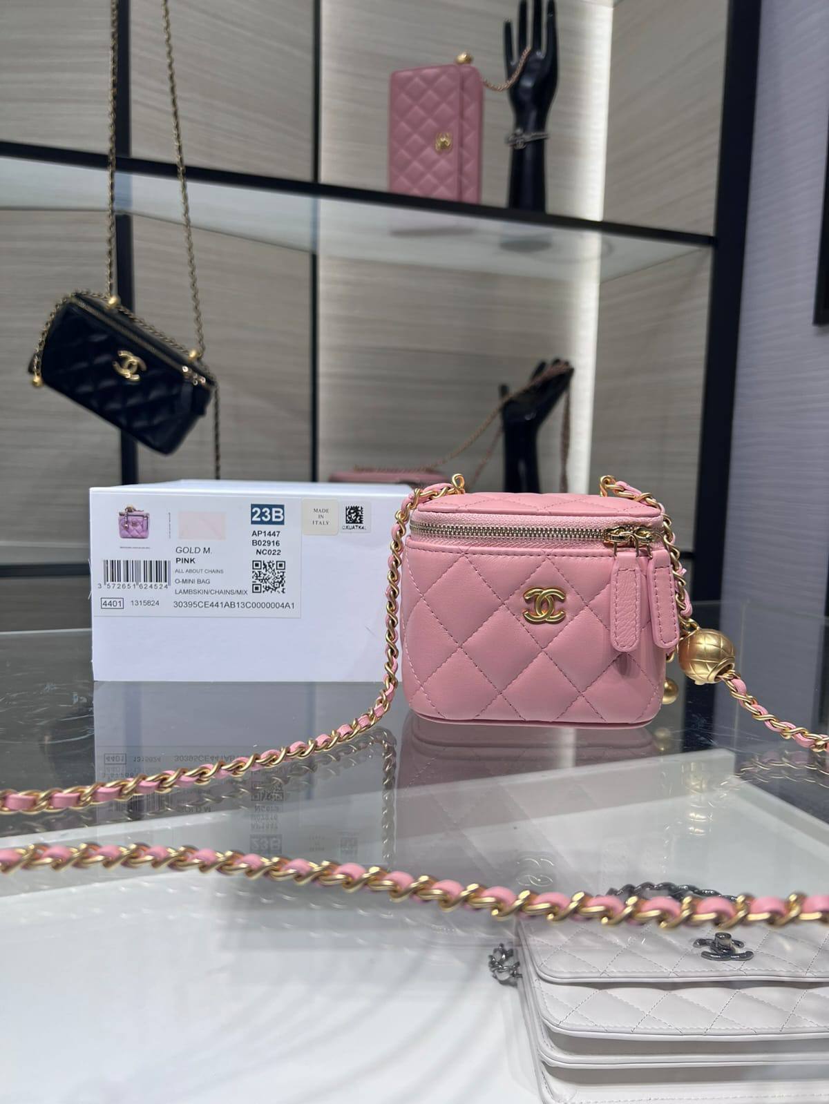 CHANEL  ✨💕
💯
SuperMaster Quality 🔥🔥
Available Now ❤️❤️❤️
For Price 👇 WTSP Text Zain 0568585901

Zain121
♥️♥️♥️