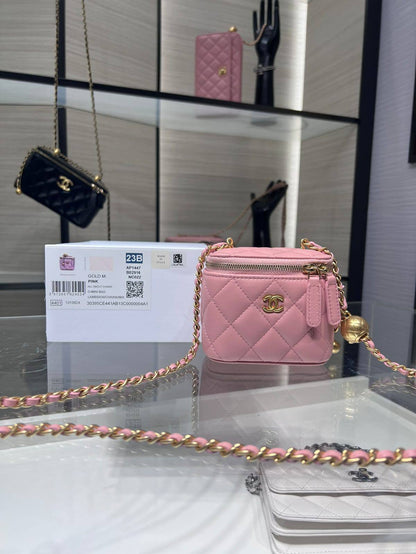 CHANEL  ✨💕
💯
SuperMaster Quality 🔥🔥
Available Now ❤️❤️❤️
For Price 👇 WTSP Text Zain 0568585901

Zain121
♥️♥️♥️